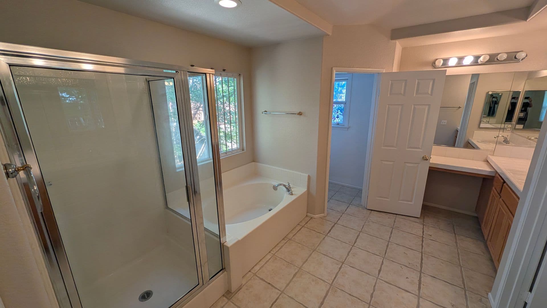 Riverside House: 6370 Claridge Dr