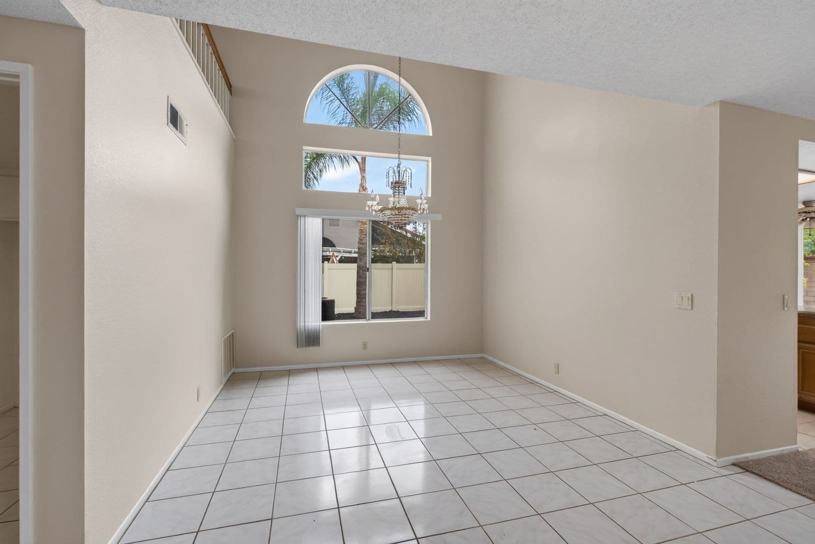 Riverside House: 7272 Foxcroft St