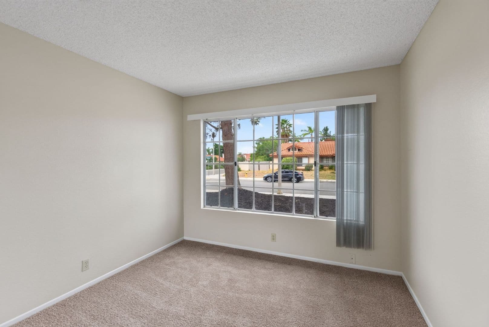 Riverside House: 7272 Foxcroft St