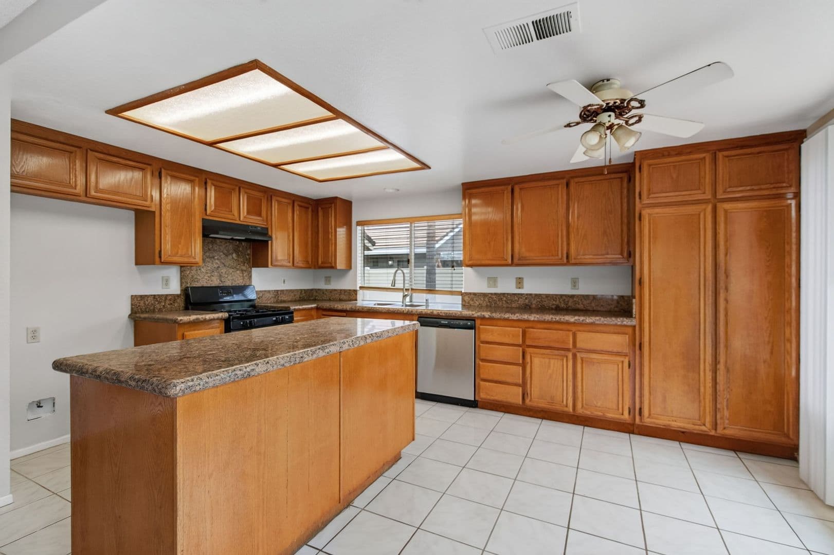 Riverside House: 7272 Foxcroft St