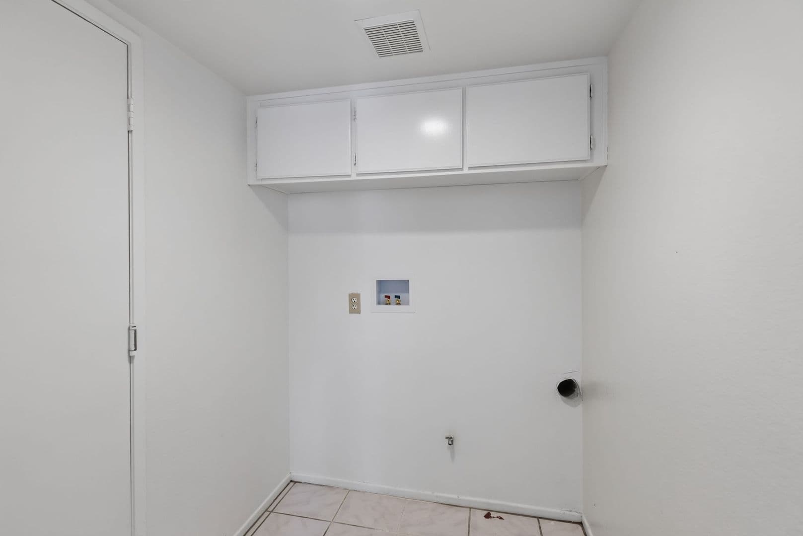 Riverside House: 7272 Foxcroft St