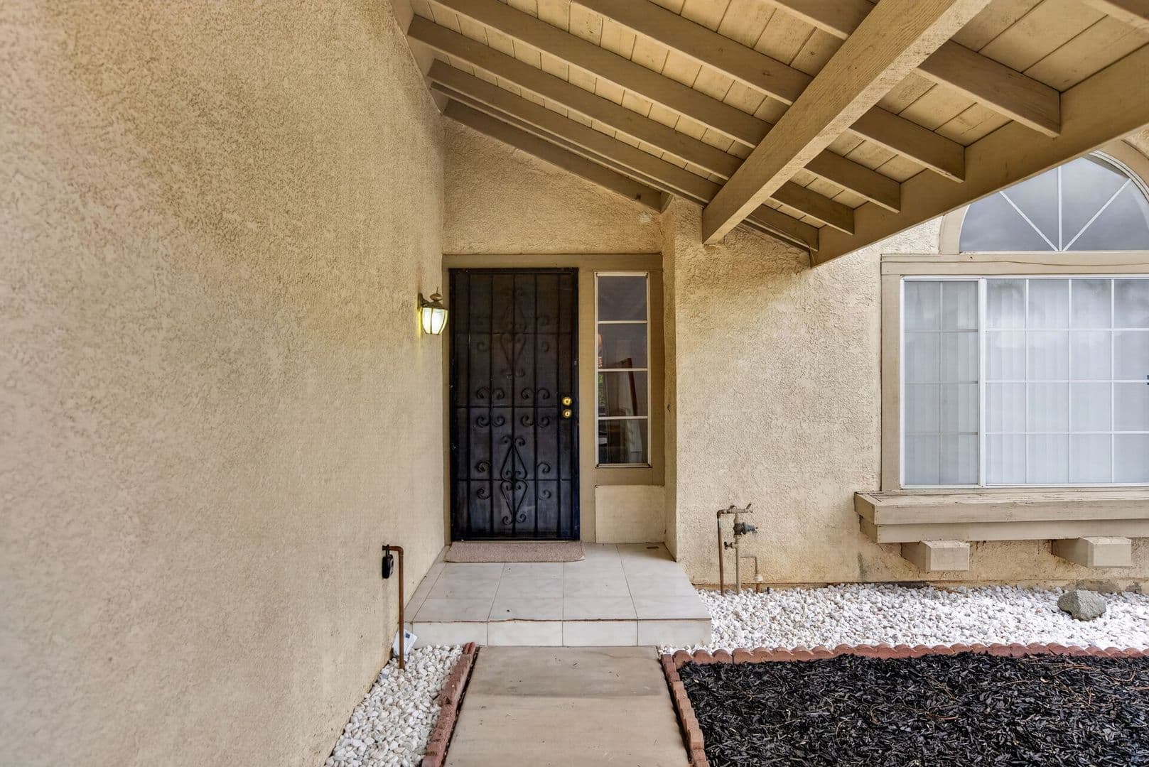 Riverside House: 7272 Foxcroft St