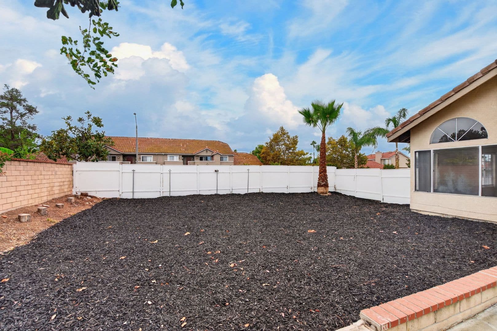 Riverside House: 7272 Foxcroft St