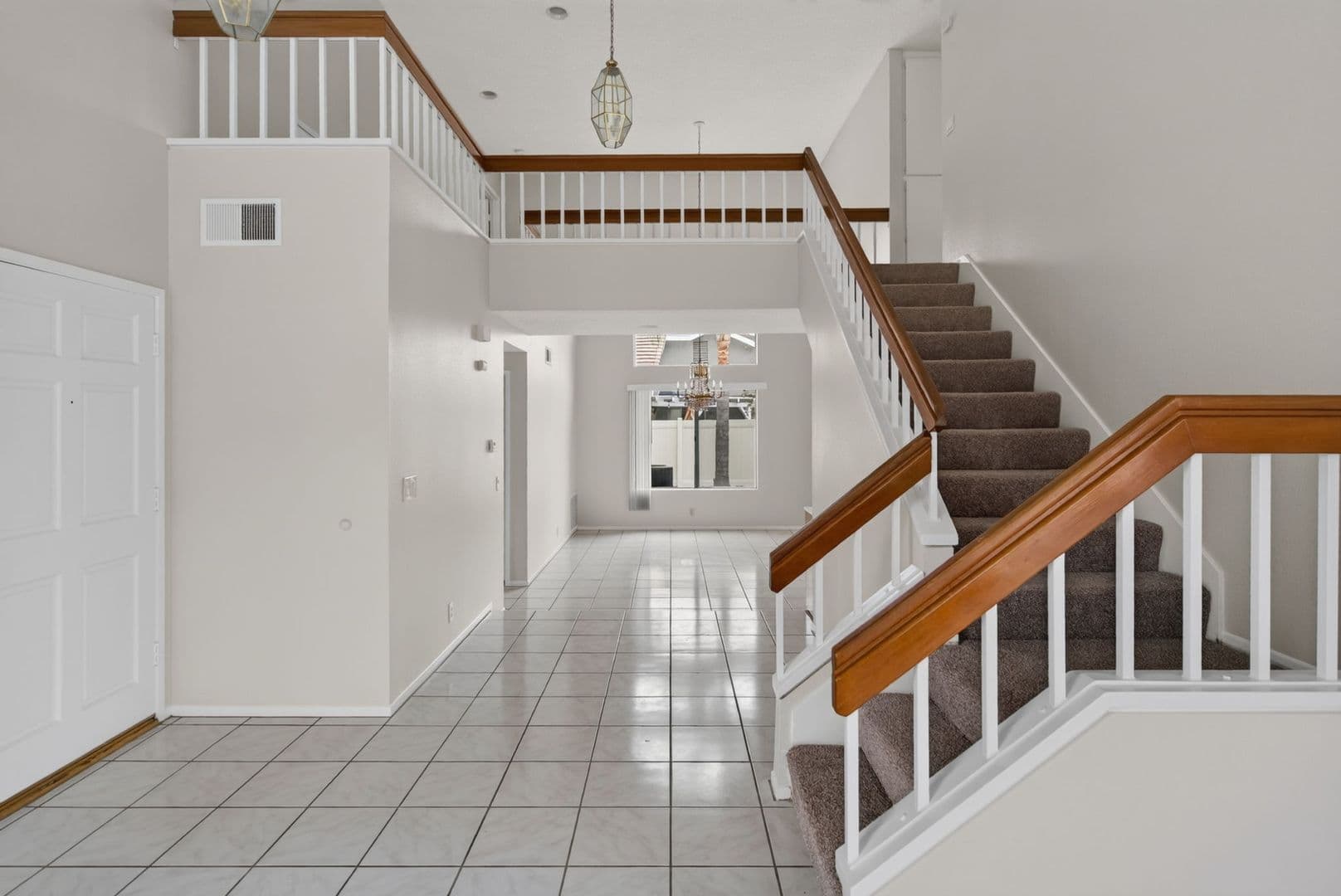 Riverside House: 7272 Foxcroft St