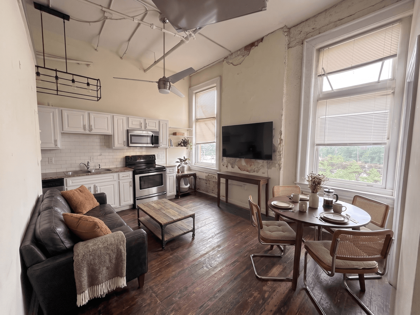 Athens Apartment: 580 E Broad St