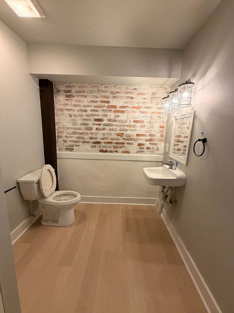 Athens Apartment: 580 E Broad St
