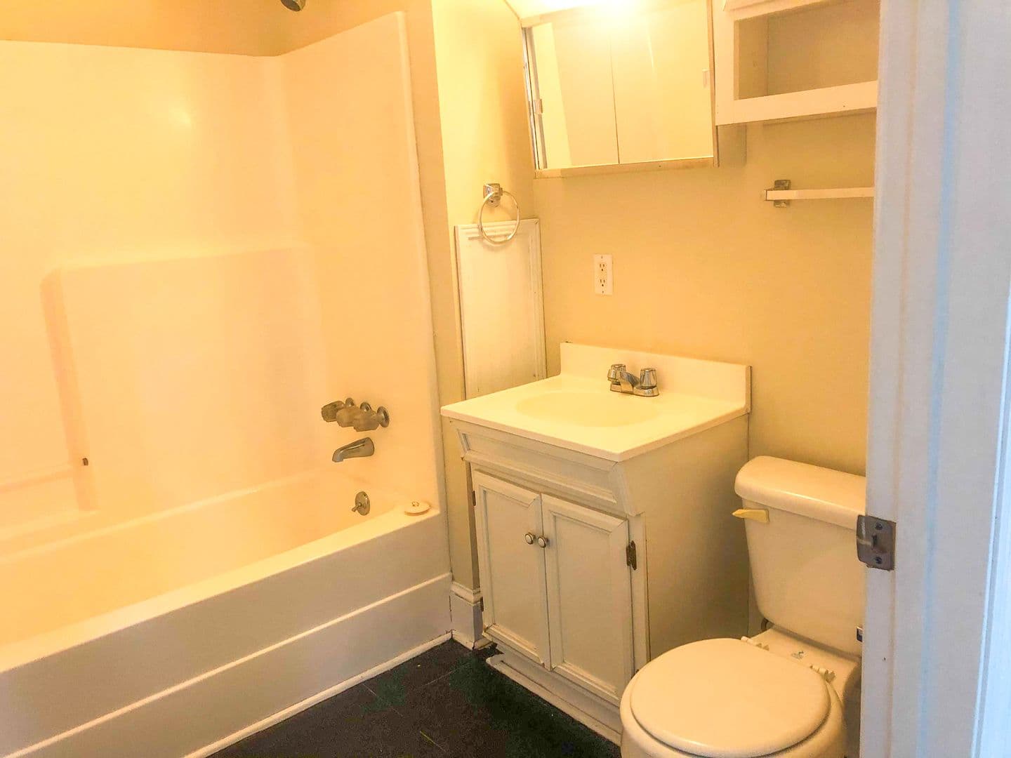 Athens House: 346 N Pope St