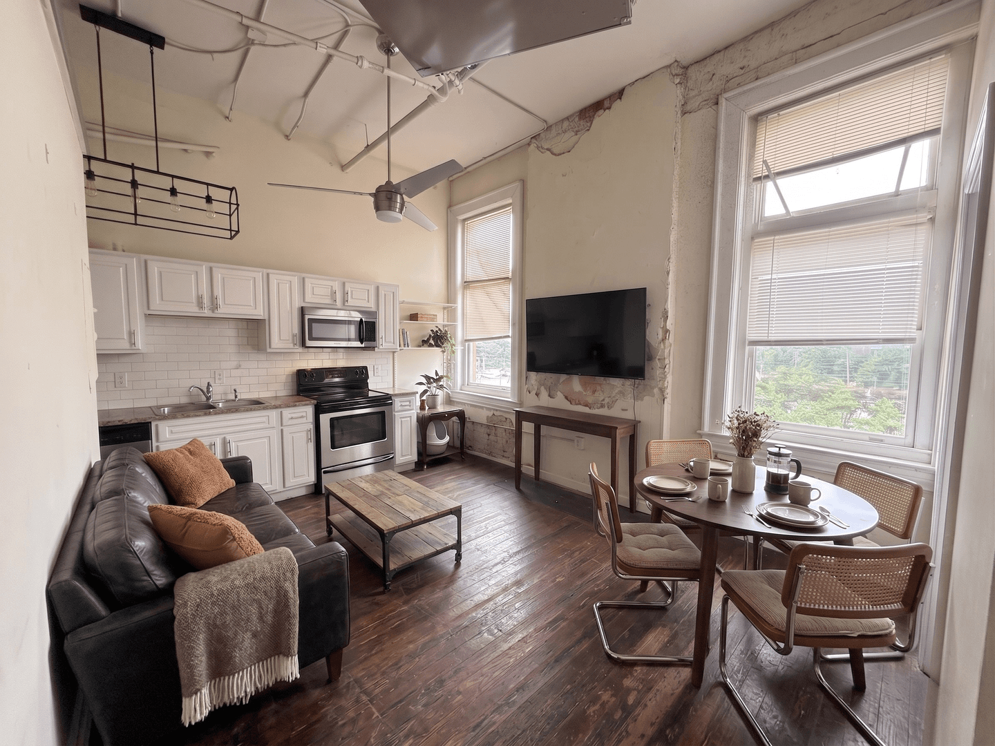 Athens Apartment: 580 E Broad St