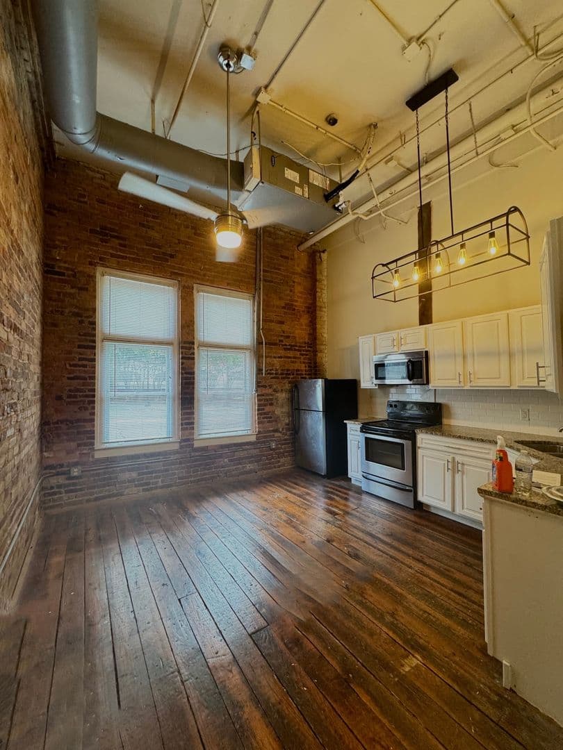Athens Apartment: 580 E Broad St