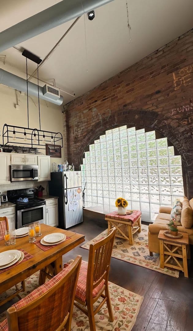Athens Apartment: 580 E Broad St
