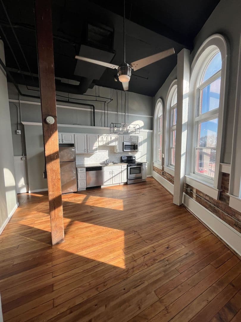 Athens Apartment: 580 E Broad St