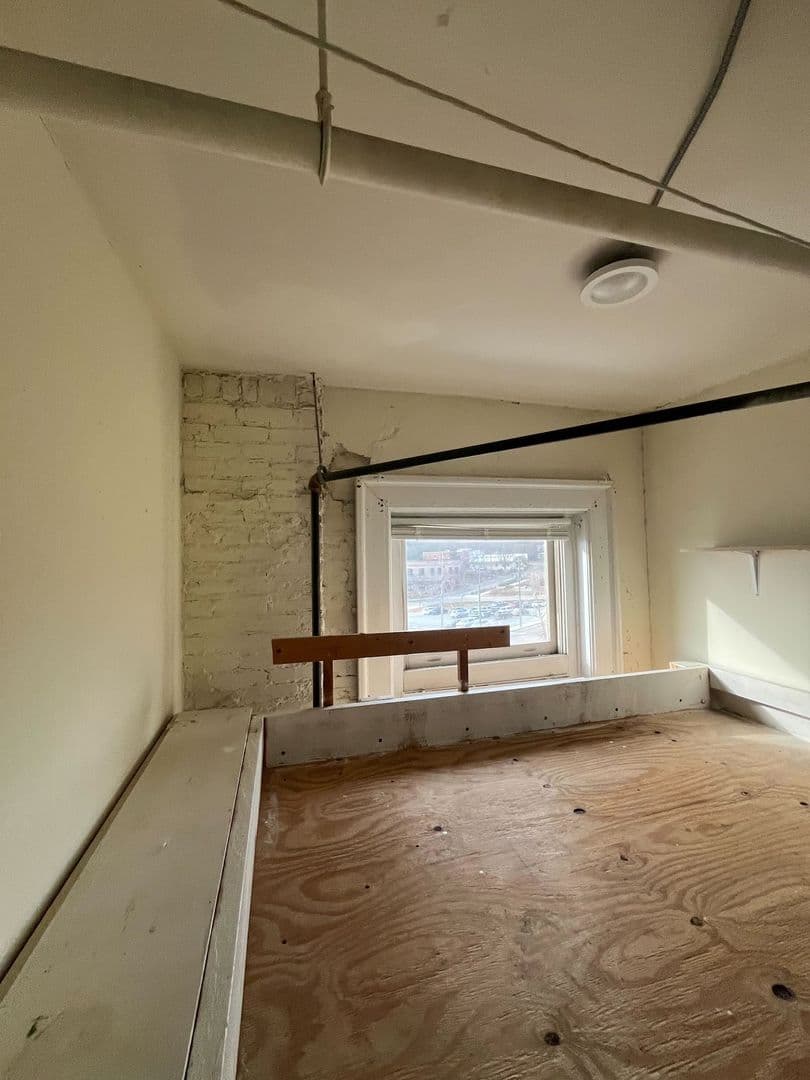 Athens Apartment: 580 E Broad St