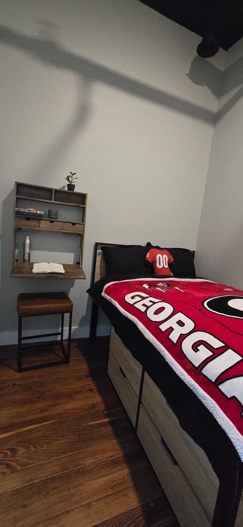Athens Apartment: 580 E Broad St