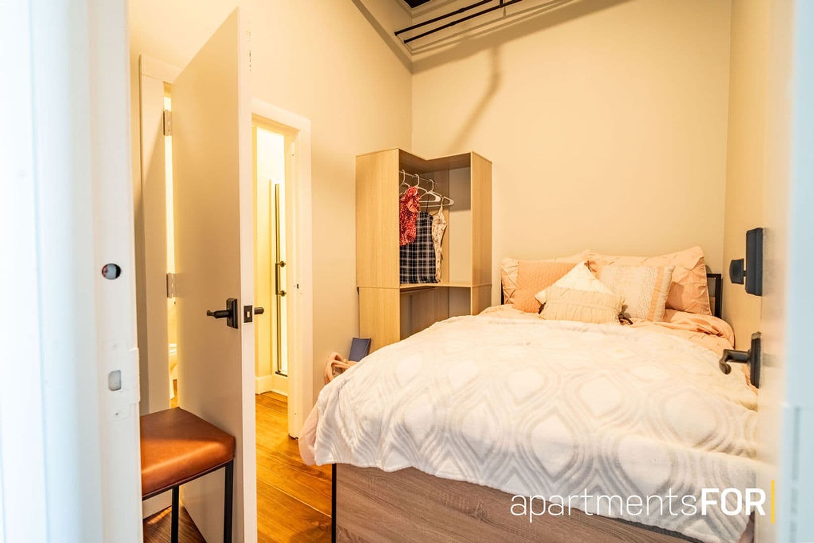 Athens Apartment: 580 E Broad St