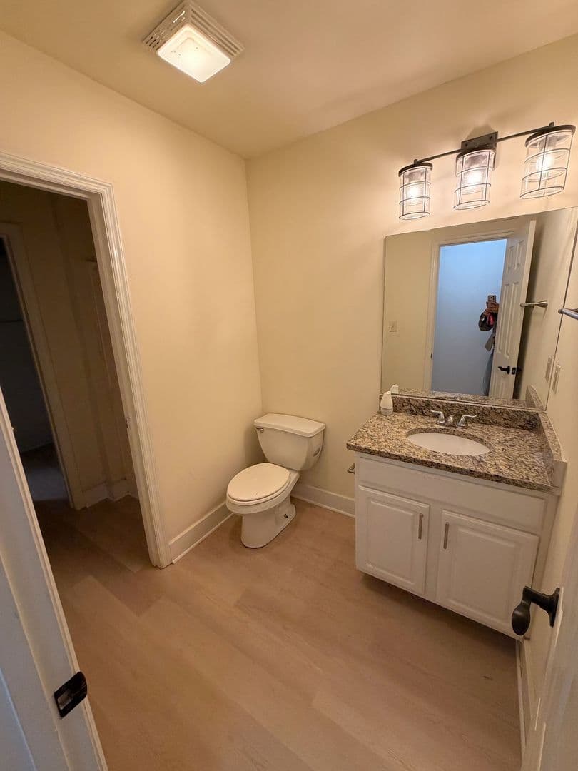 Athens Apartment: 580 E Broad St