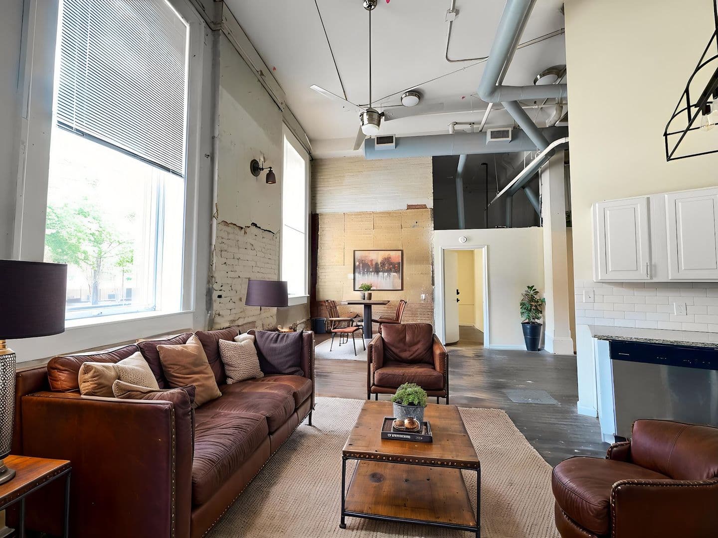 Athens Apartment: 580 E Broad St