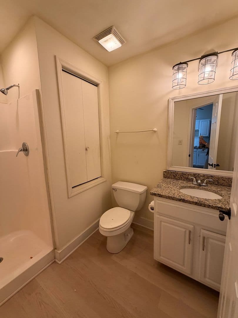 Athens Apartment: 580 E Broad St
