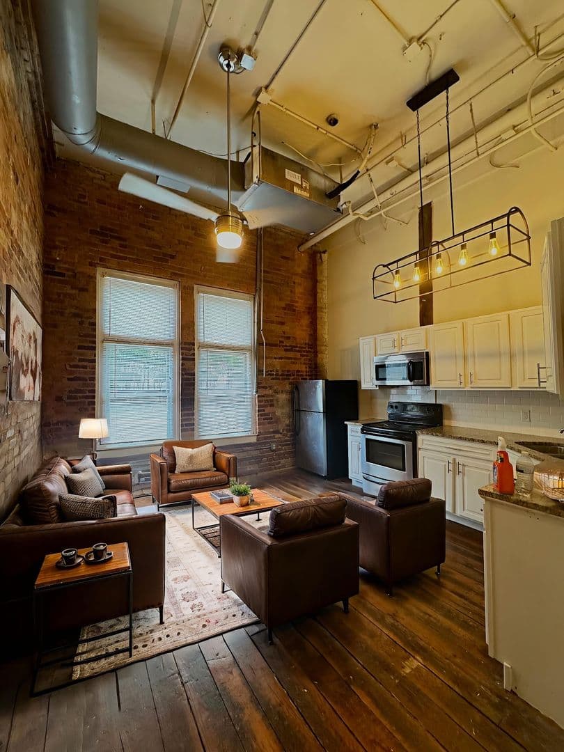 Athens Apartment: 580 E Broad St
