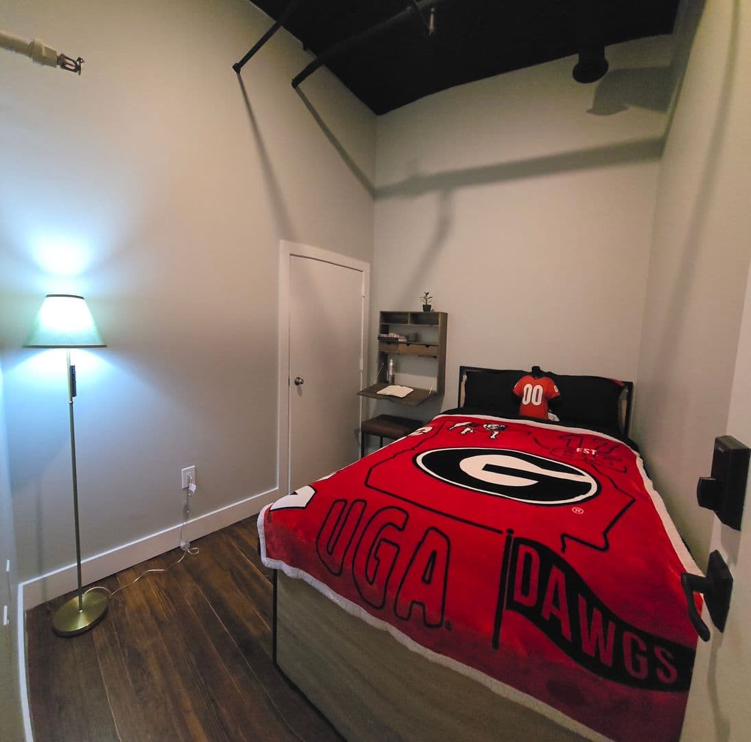 Athens Apartment: 580 E Broad St