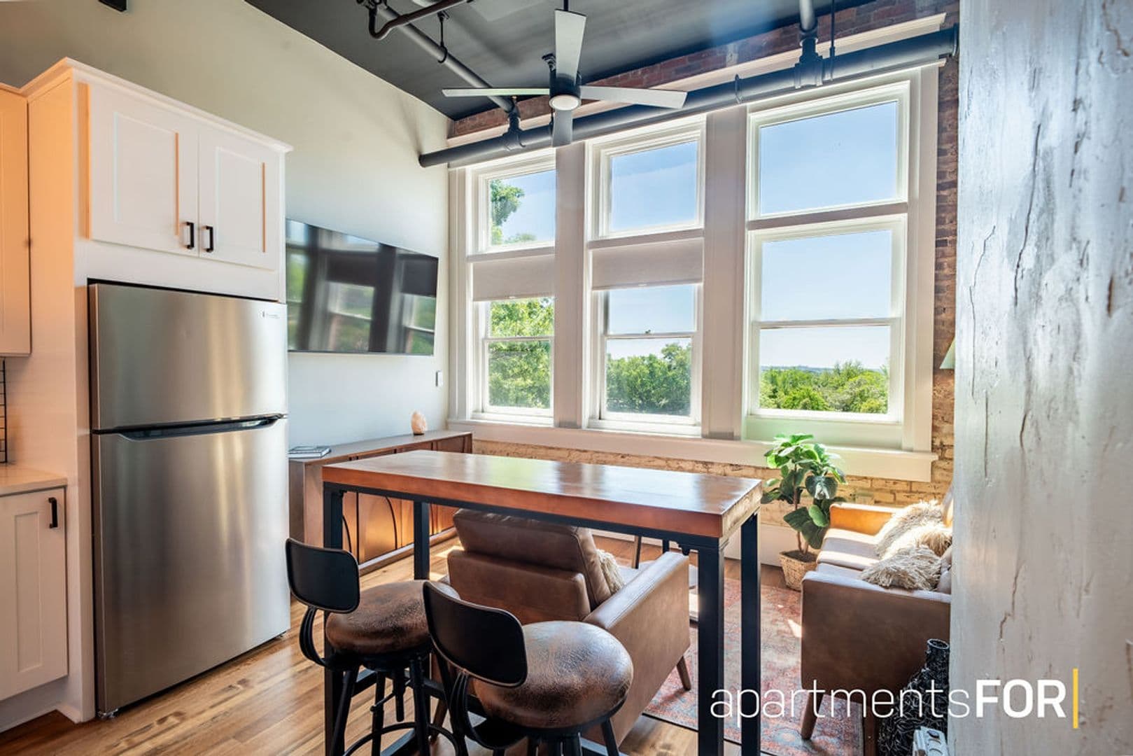 Athens Apartment: 580 E Broad St