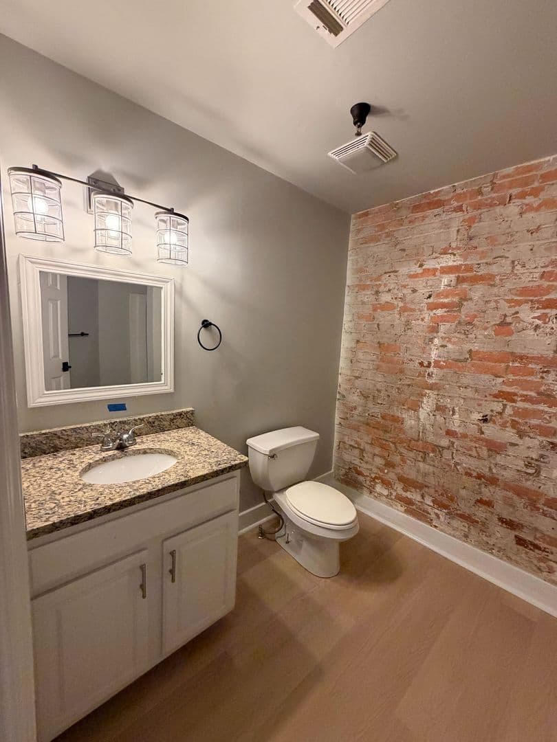 Athens Apartment: 580 E Broad St