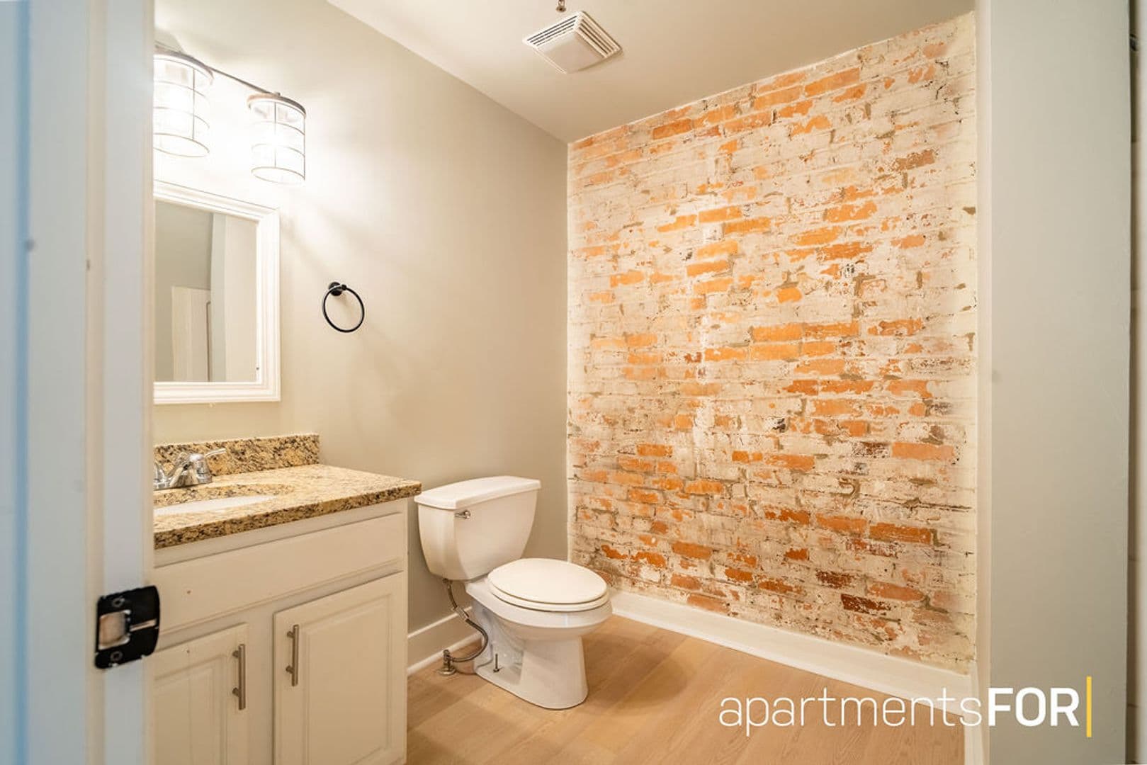 Athens Apartment: 580 E Broad St