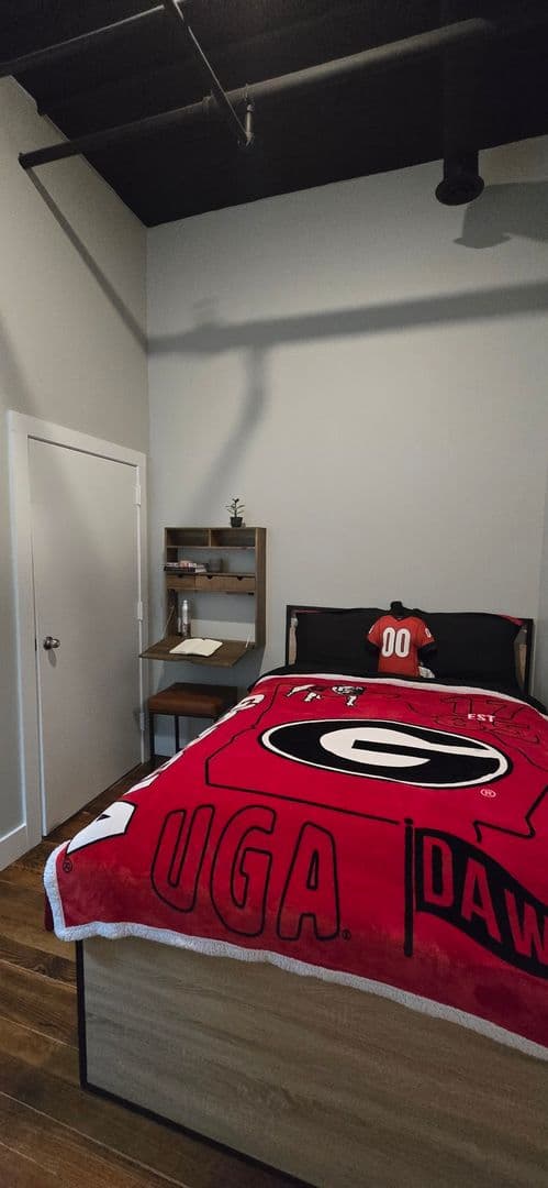 Athens Apartment: 580 E Broad St