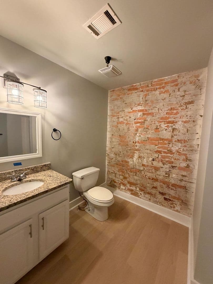 Athens Apartment: 580 E Broad St