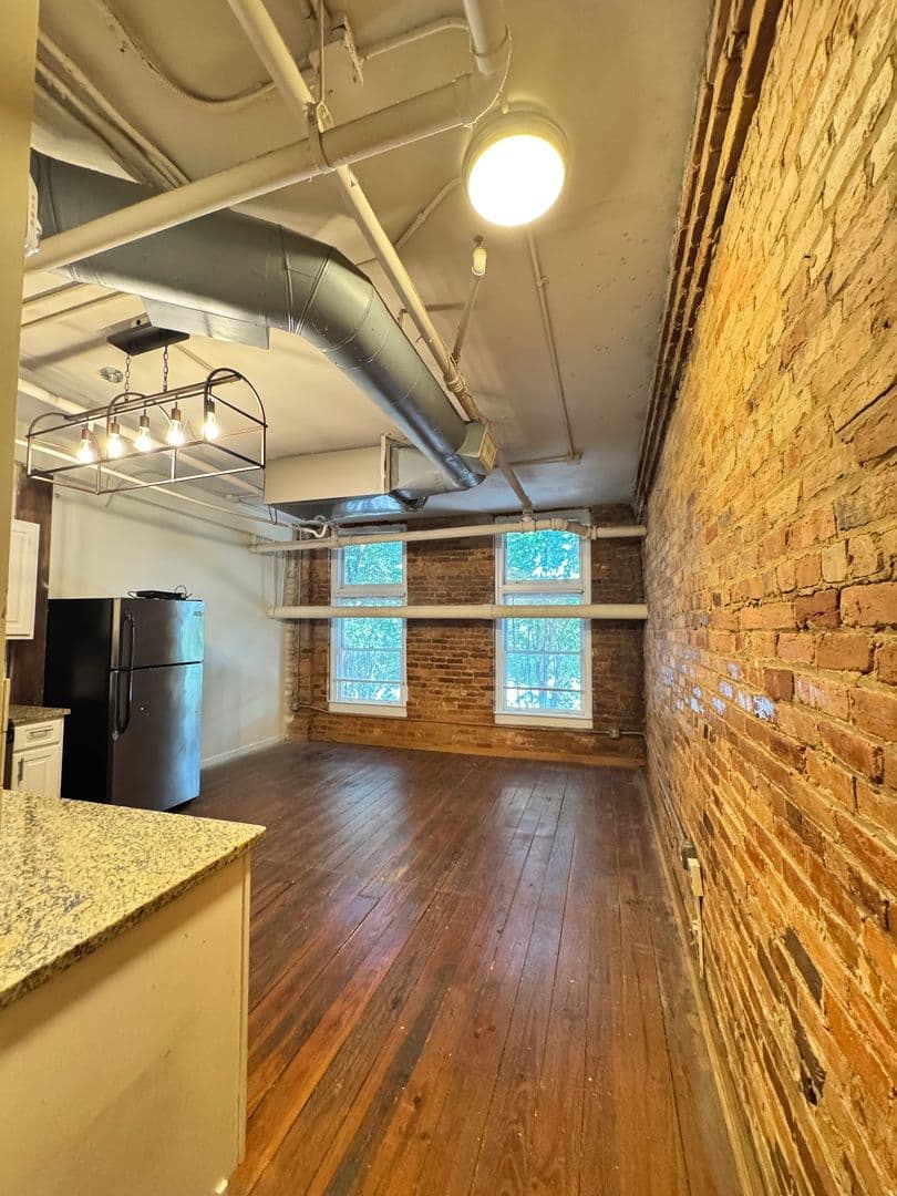 Athens Apartment: 580 E Broad St