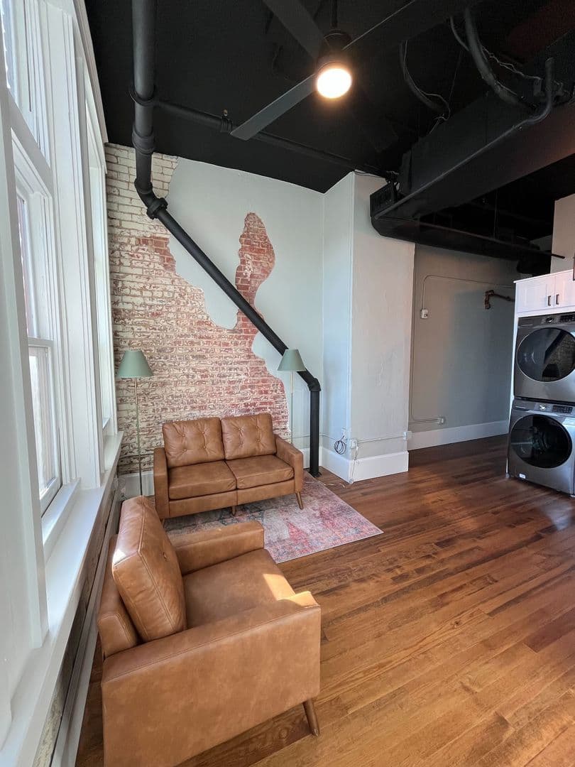 Athens Apartment: 580 E Broad St