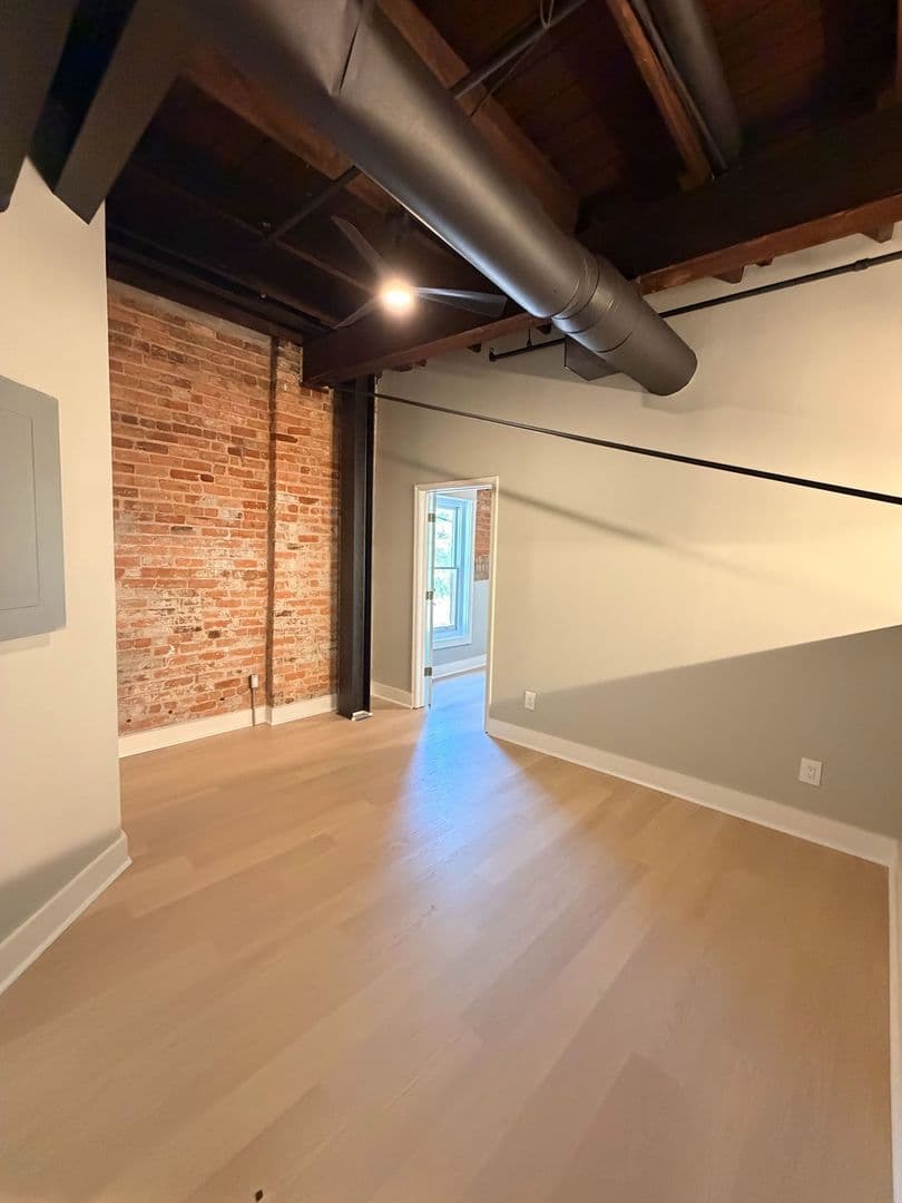 Athens Apartment: 580 E Broad St