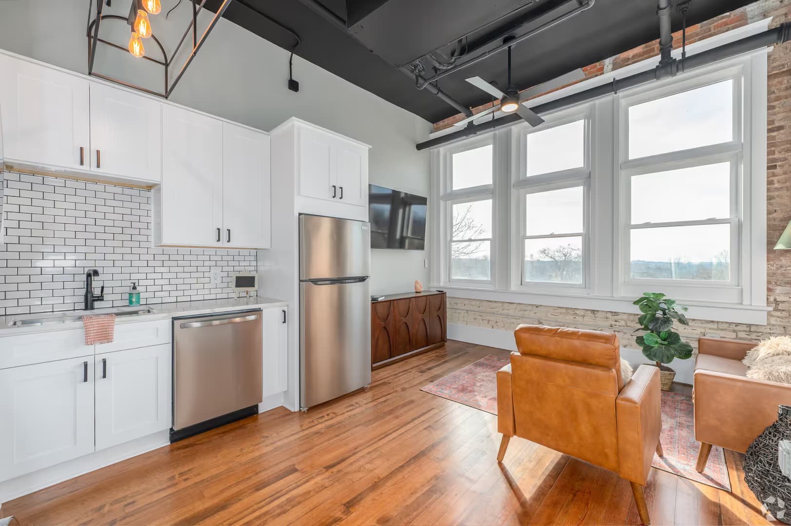 Athens Apartment: 580 E Broad St