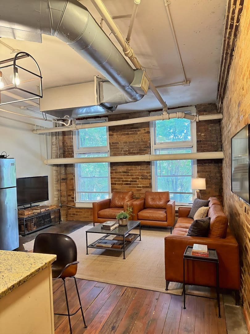 Athens Apartment: 580 E Broad St