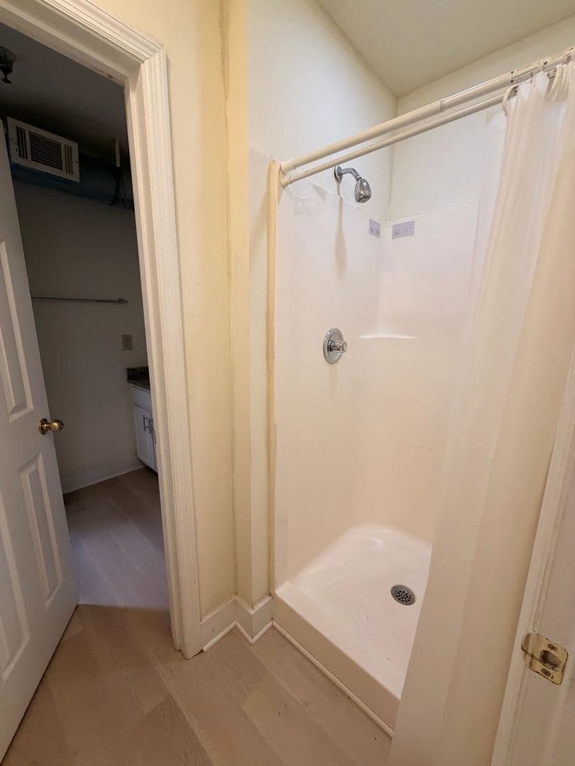 Athens Apartment: 580 E Broad St