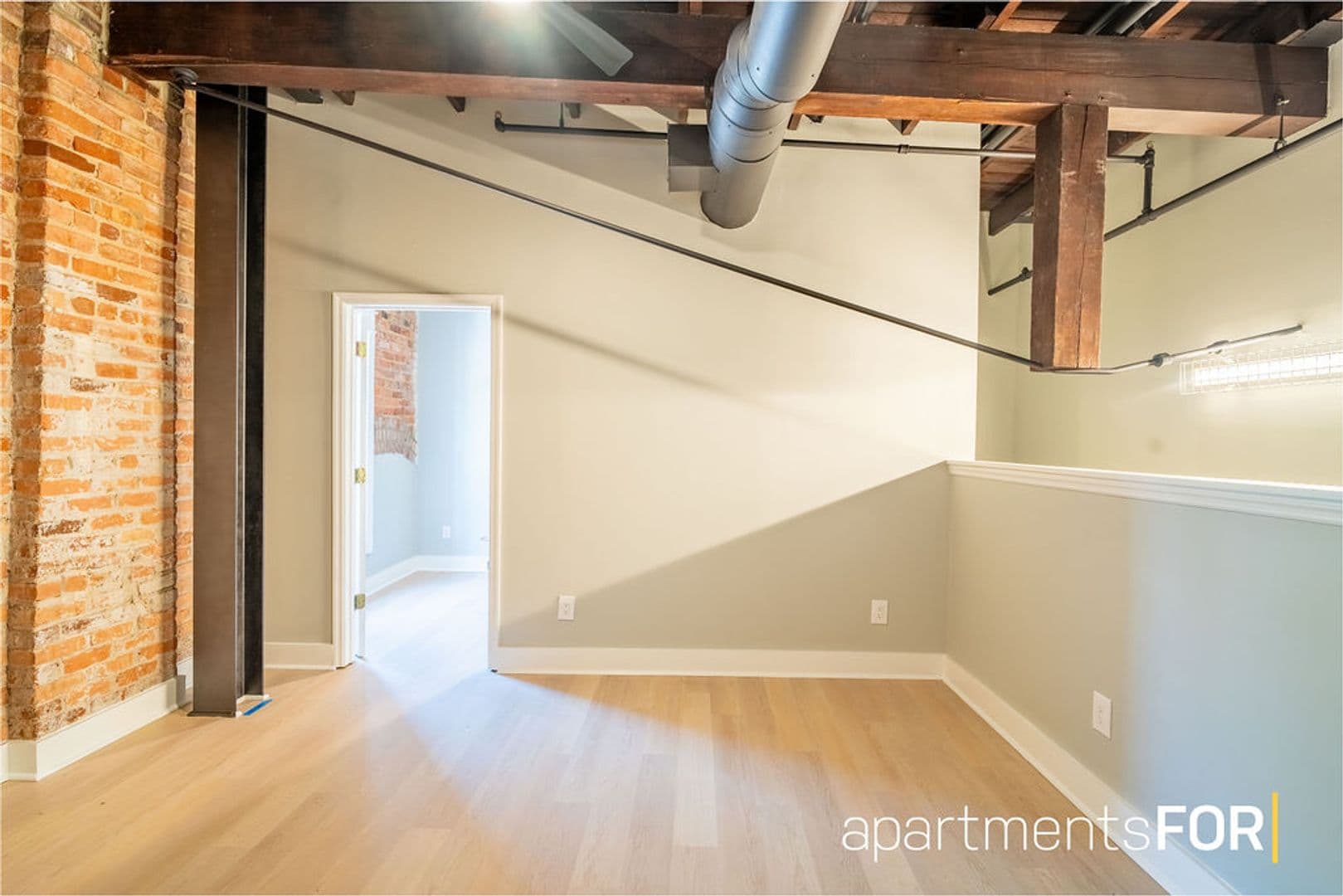 Athens Apartment: 580 E Broad St