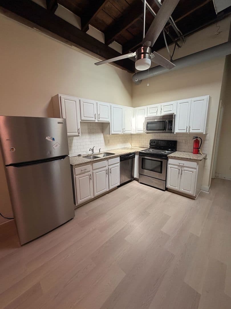 Athens Apartment: 580 E Broad St