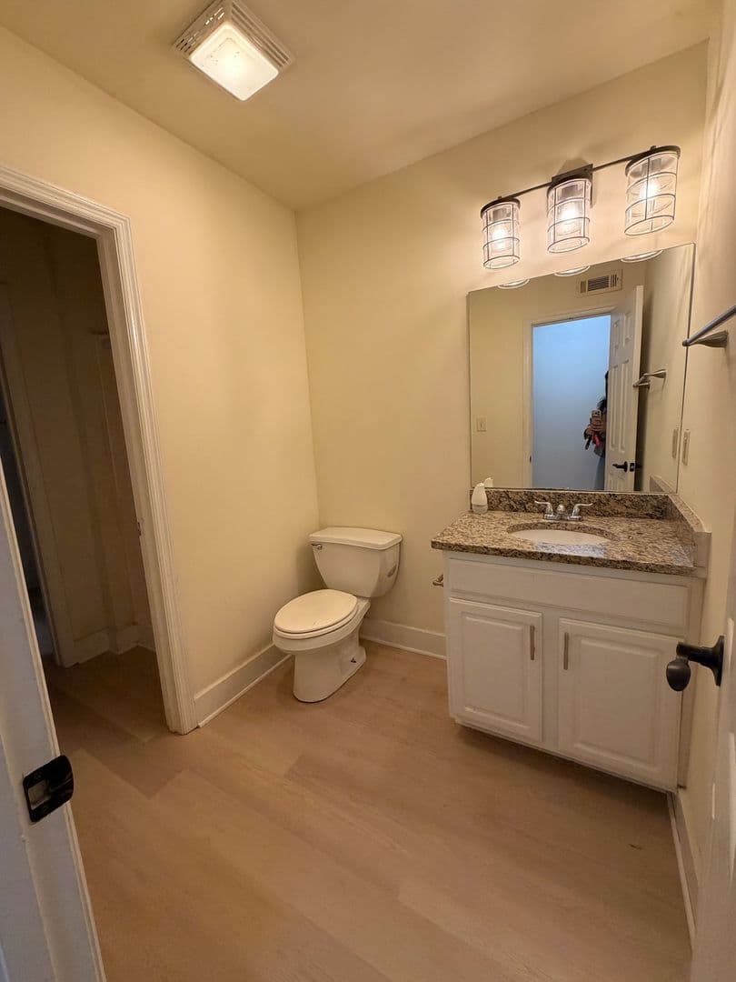 Athens Apartment: 580 E Broad St