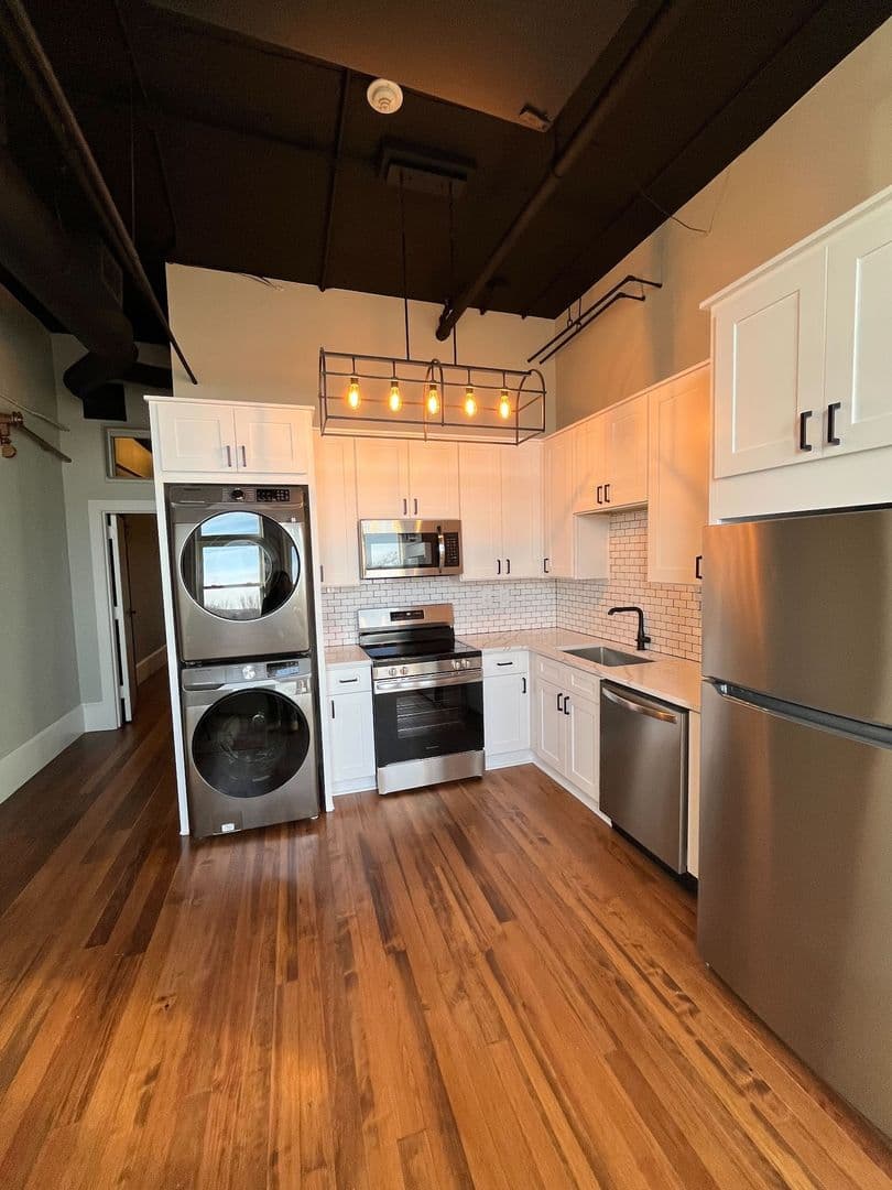 Athens Apartment: 580 E Broad St