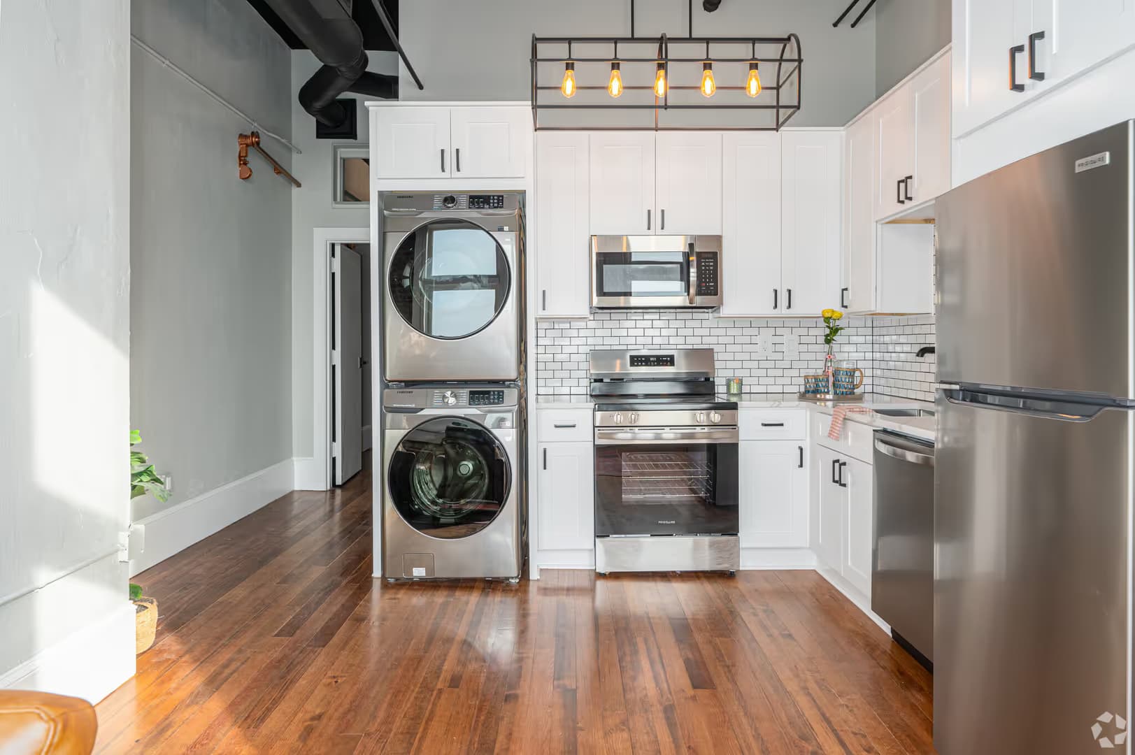 Athens Apartment: 580 E Broad St