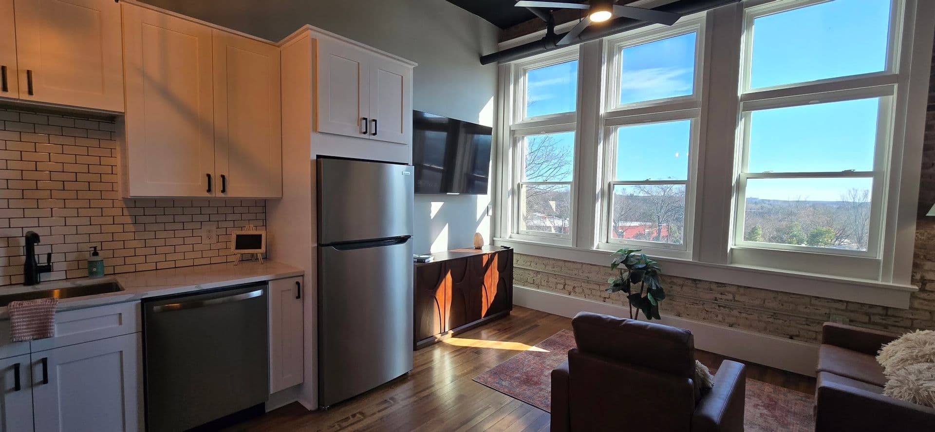 Athens Apartment: 580 E Broad St