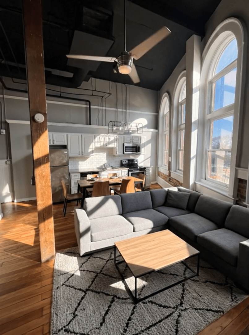 Athens Apartment: 580 E Broad St