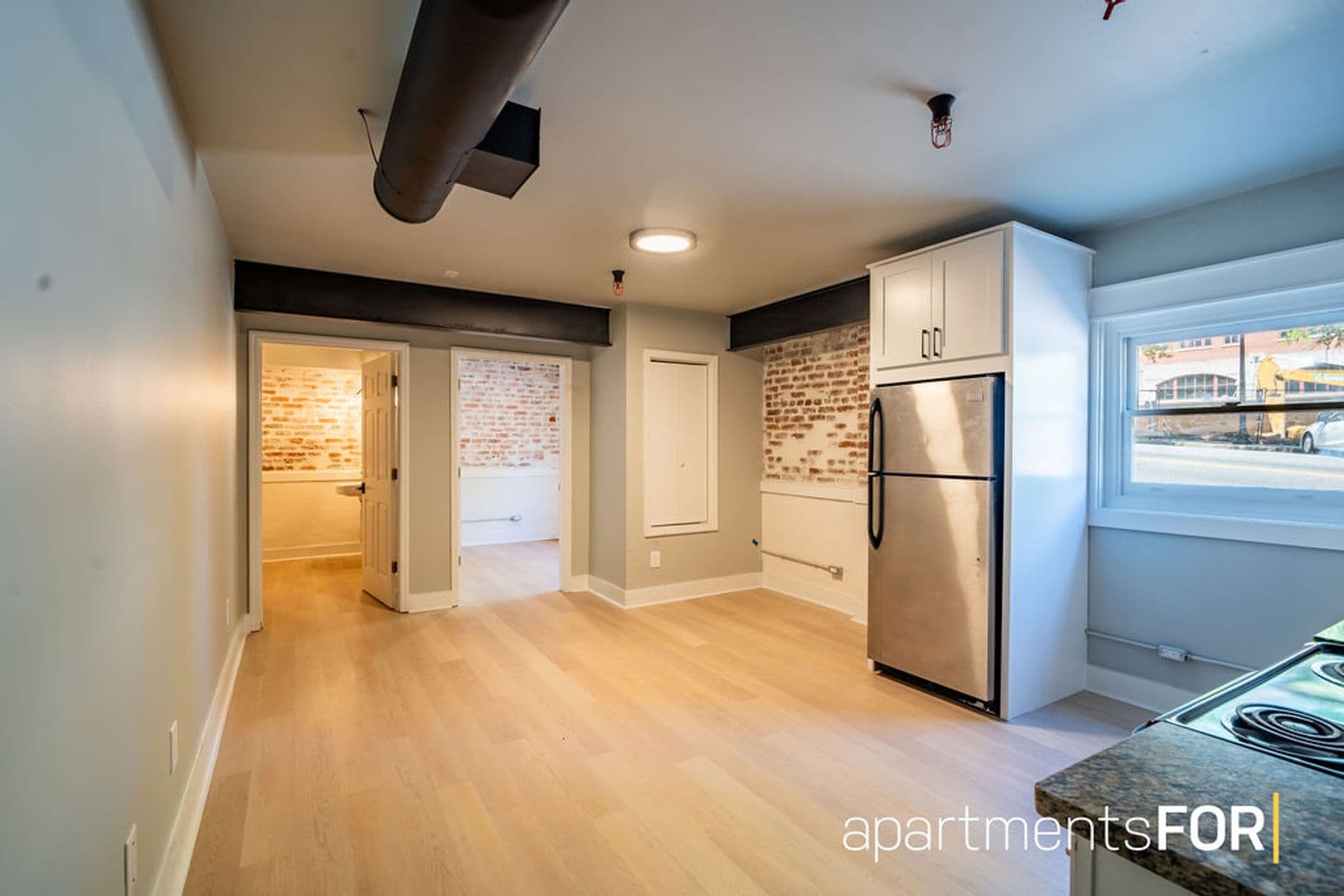 Athens Apartment: 580 E Broad St