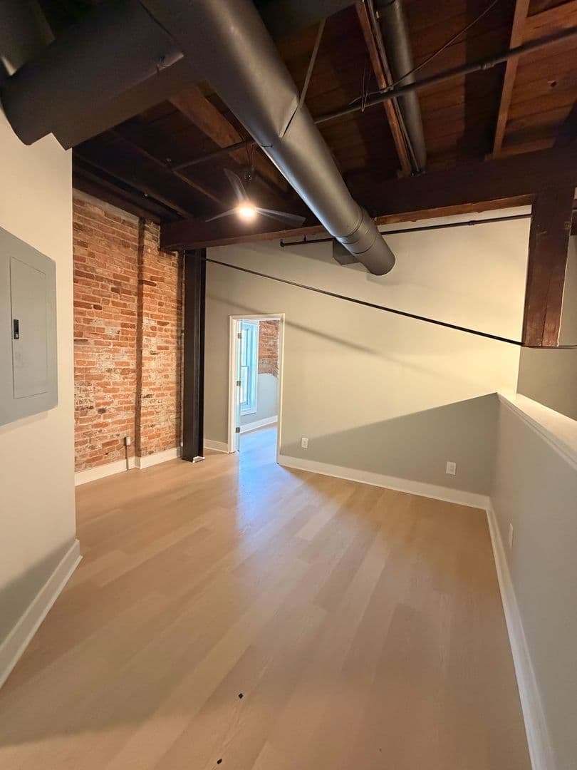 Athens Apartment: 580 E Broad St