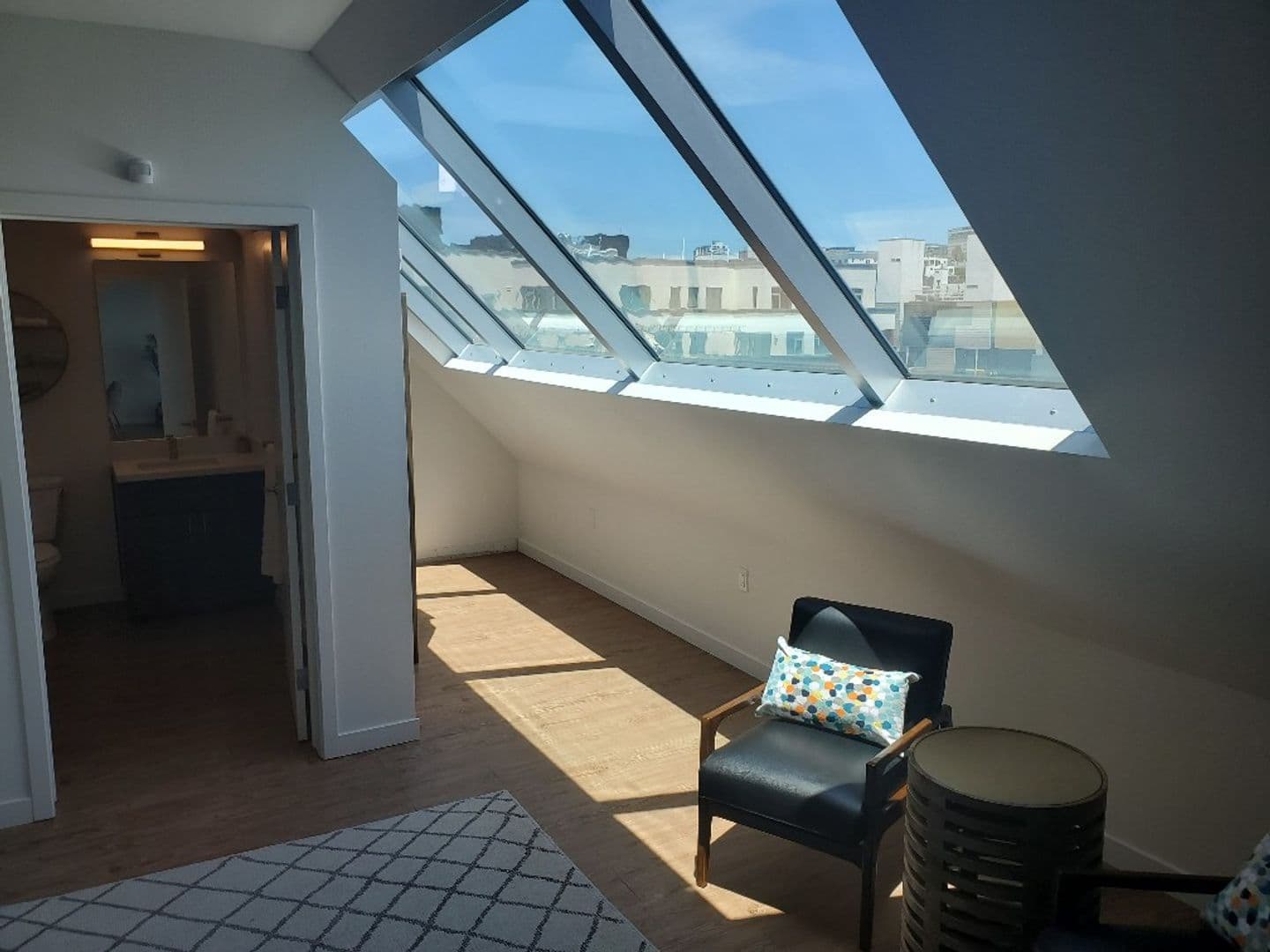 San Diego Apartment: 1836 Columbia Street