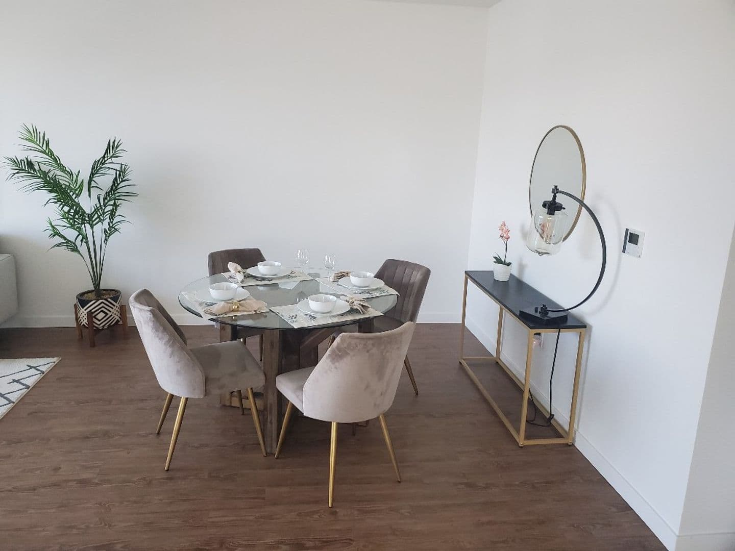 San Diego Apartment: 1836 Columbia Street