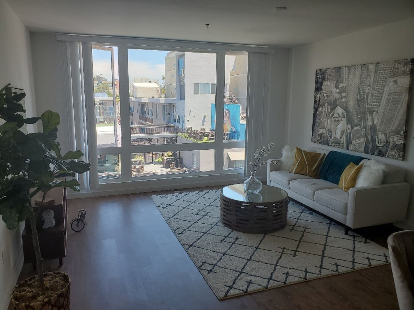 San Diego Apartment: 1836 Columbia Street