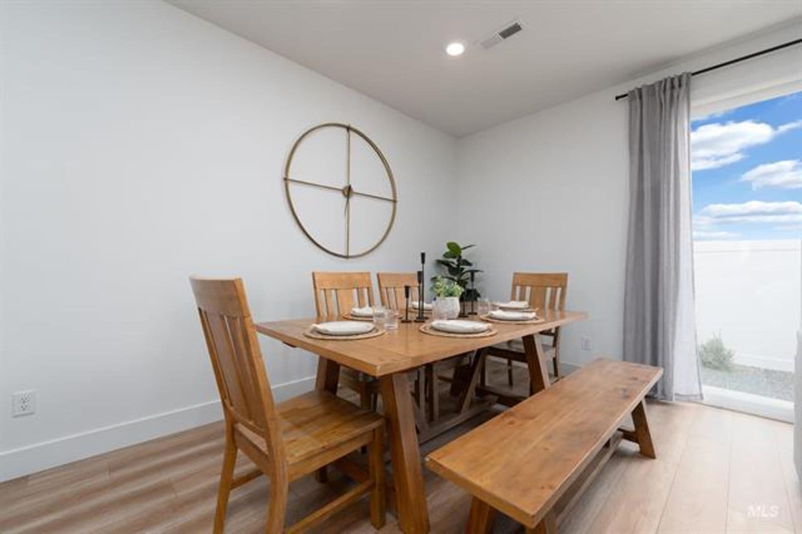 Nampa Townhome: 5044 E. Woodward Lane
