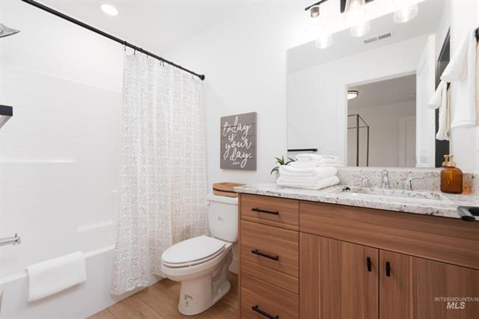 Nampa Townhome: 5044 E. Woodward Lane