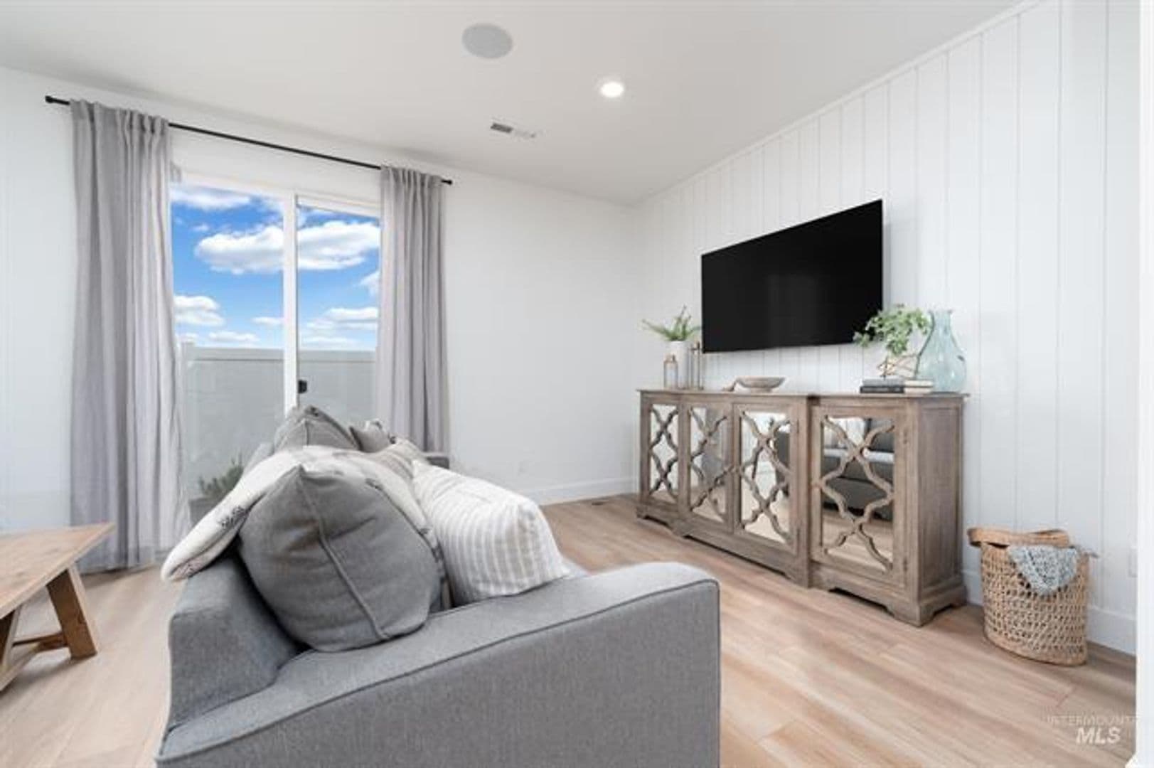 Nampa Townhome: 5044 E. Woodward Lane