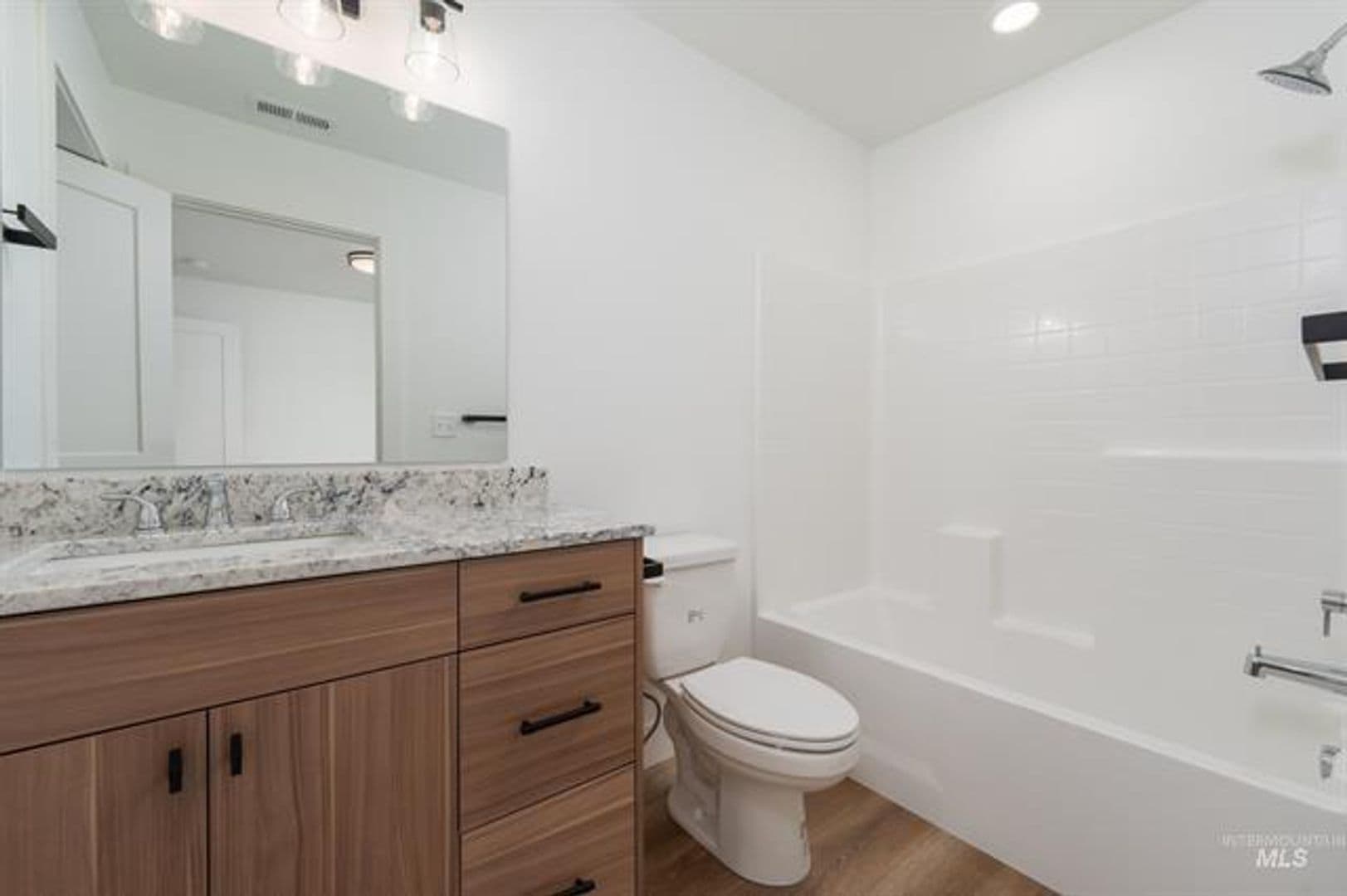 Nampa Townhome: 5044 E. Woodward Lane